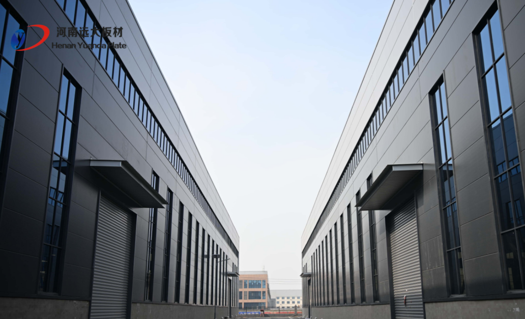 新建廠房外墻優(yōu)選材料：河南遠大聚氨酯封邊巖棉板應用案例（十六棟）