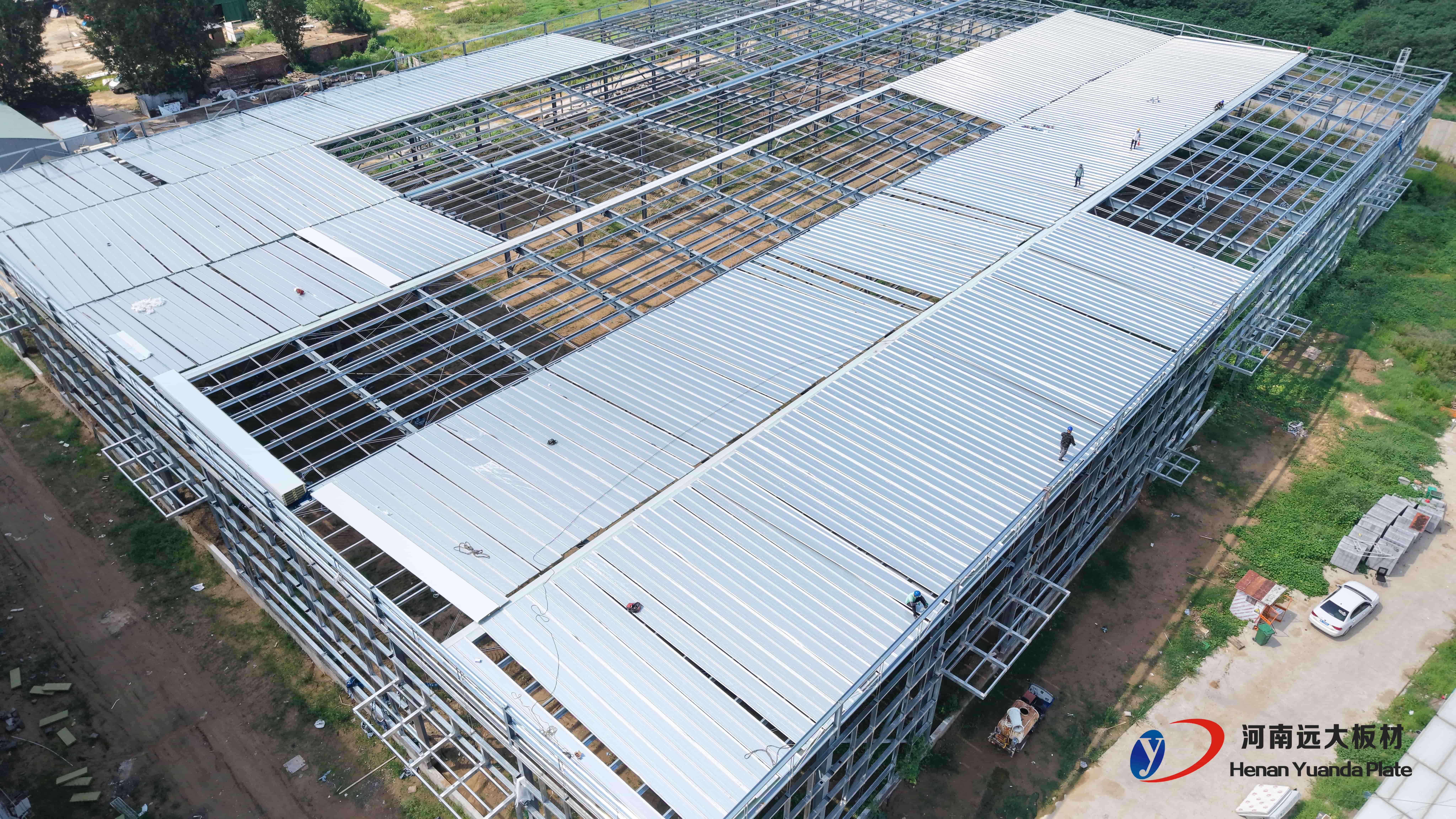 聚氨酯夾芯板和巖棉夾芯板哪個(gè)好？主要區(qū)別與選擇指南(圖2)