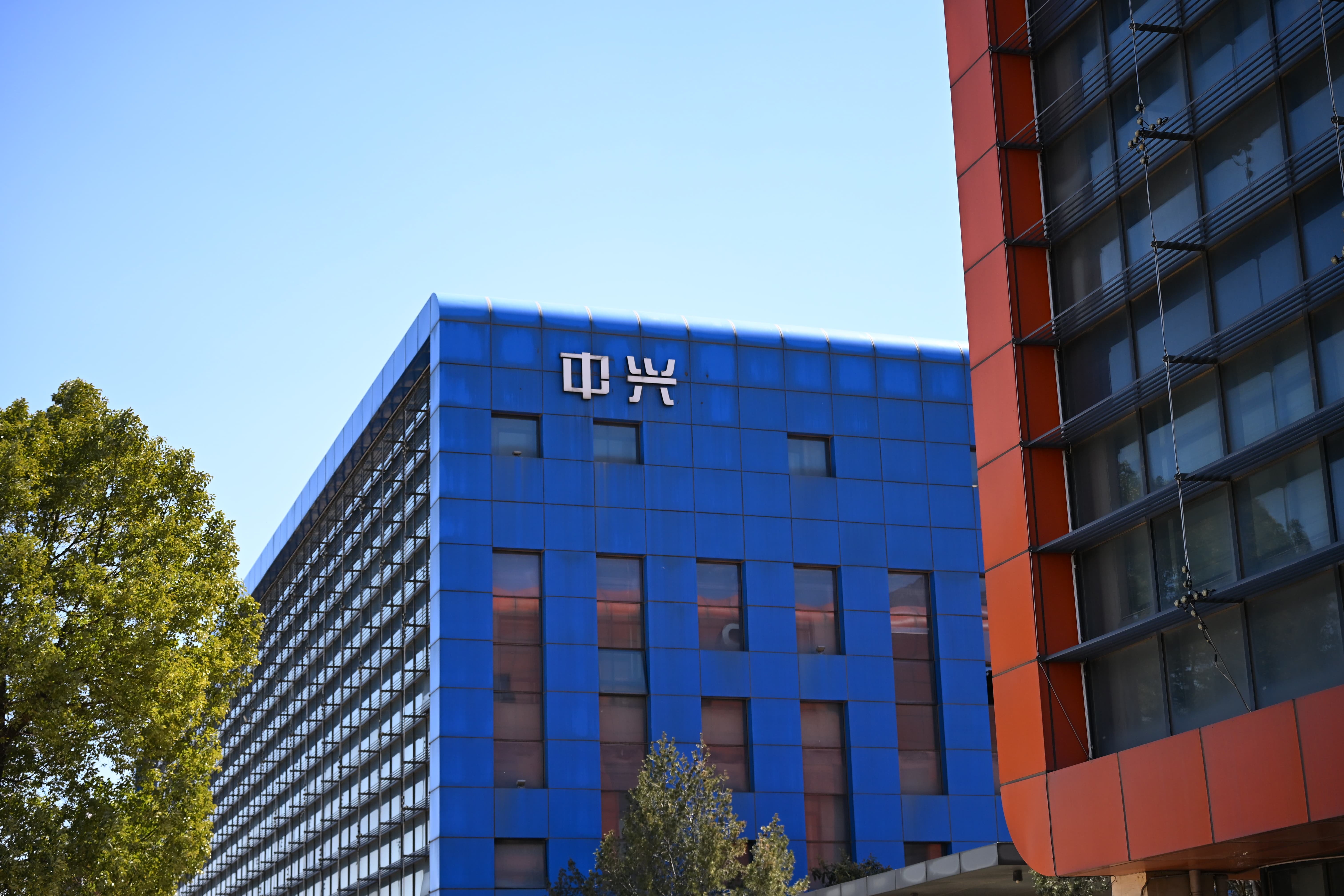 案例賞析 | 聚氨酯封邊巖棉板在冷鏈物流倉庫與工業(yè)廠房的卓越應(yīng)用(圖3)