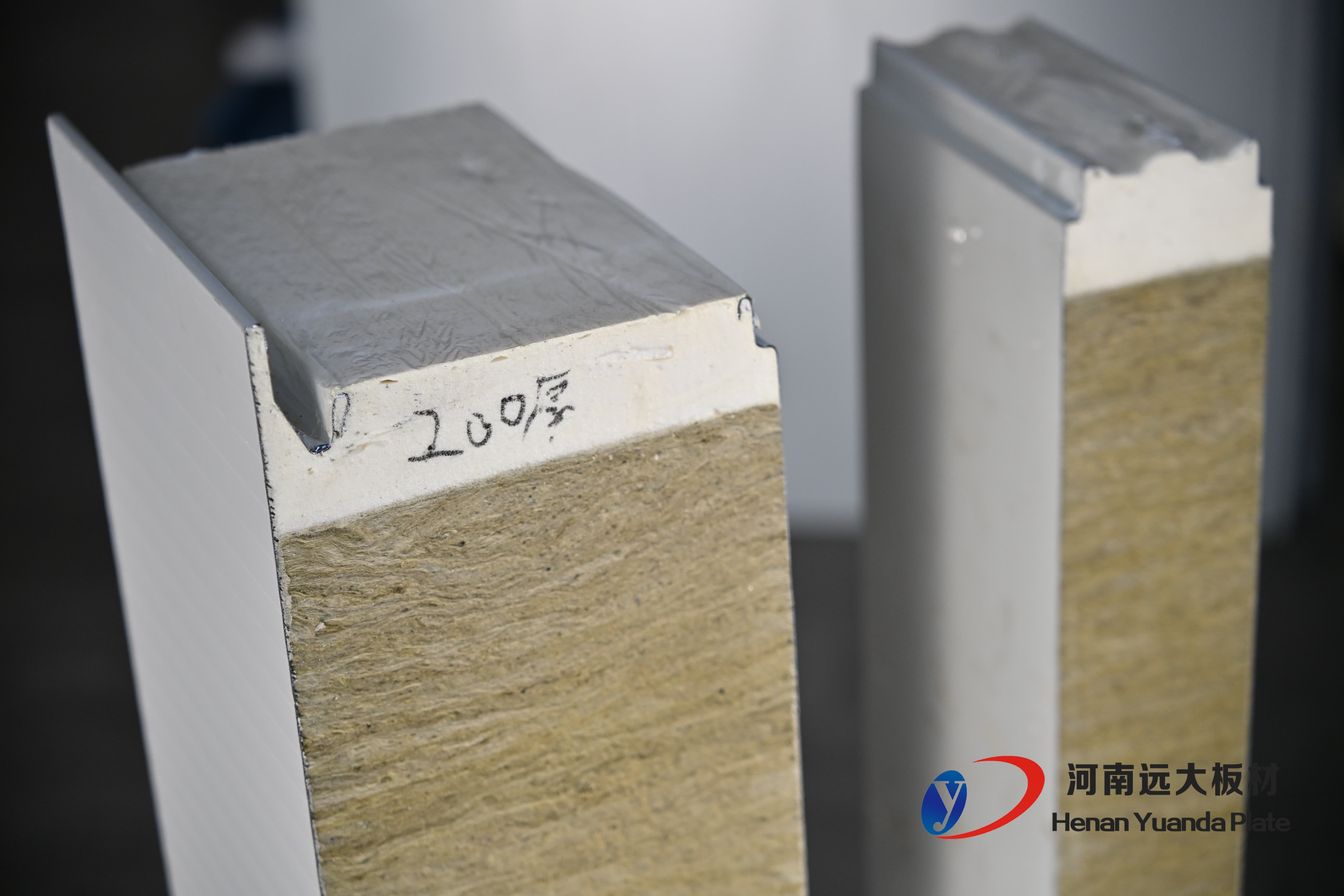 選購聚氨酯封邊巖棉板必看！河南遠大教您避開五大陷阱，只看這四點！