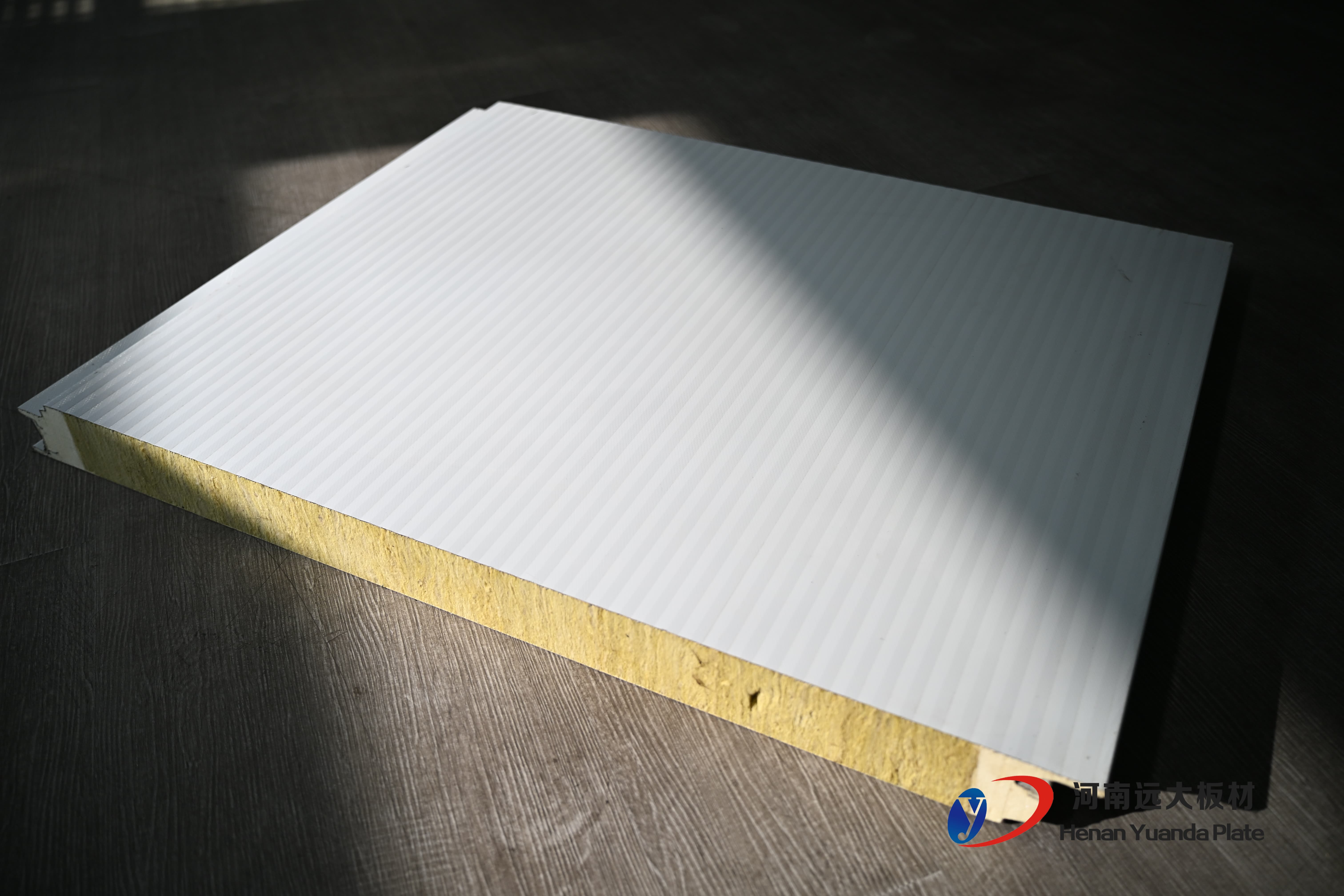 解決傳統(tǒng)巖棉板痛點！河南遠(yuǎn)大聚氨酯封邊巖棉板為建筑外墻注入“強心劑”(圖2)