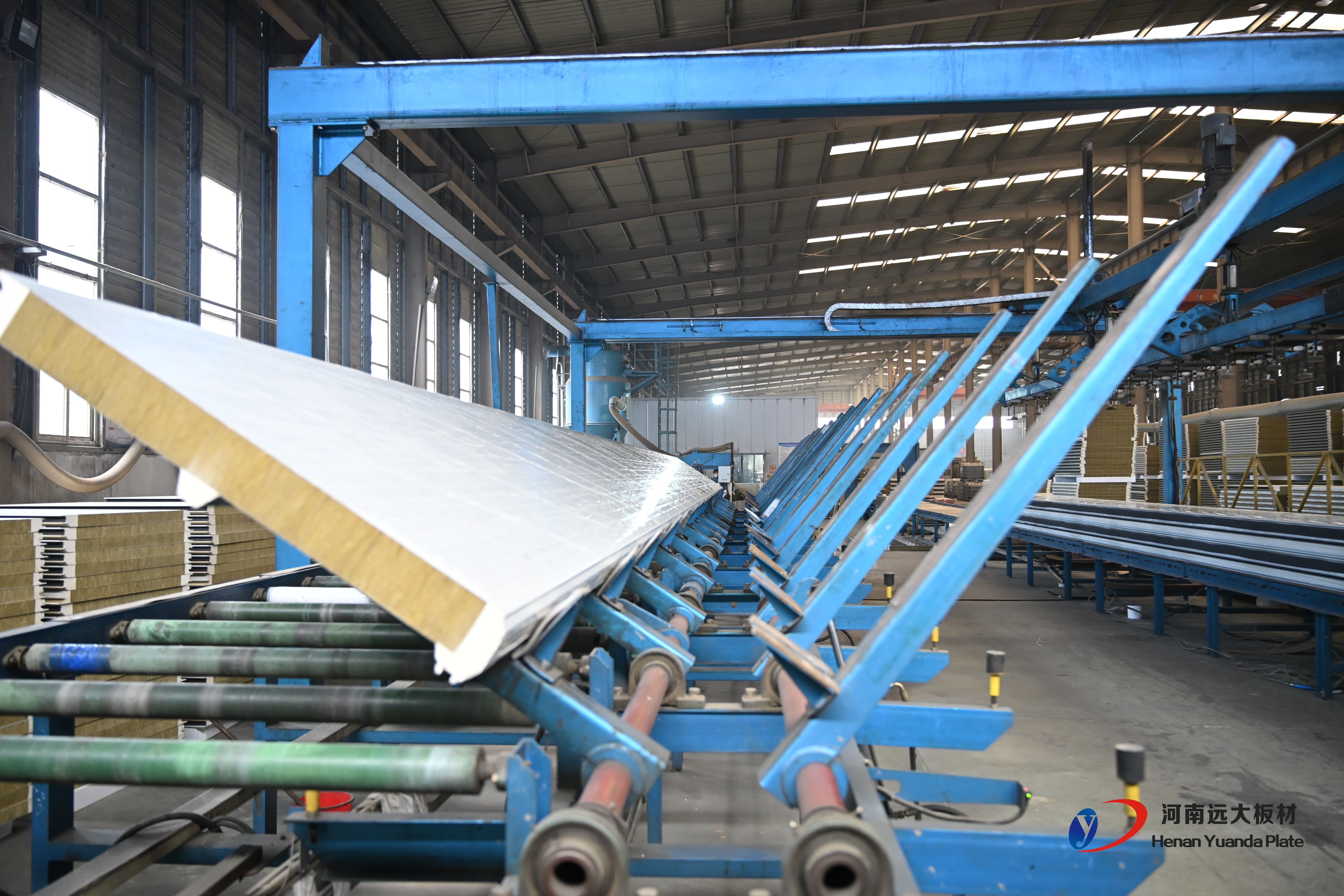 深耕中原，服務全國：揭秘河南遠大新型板材的聚氨酯封邊巖棉板制造硬實力