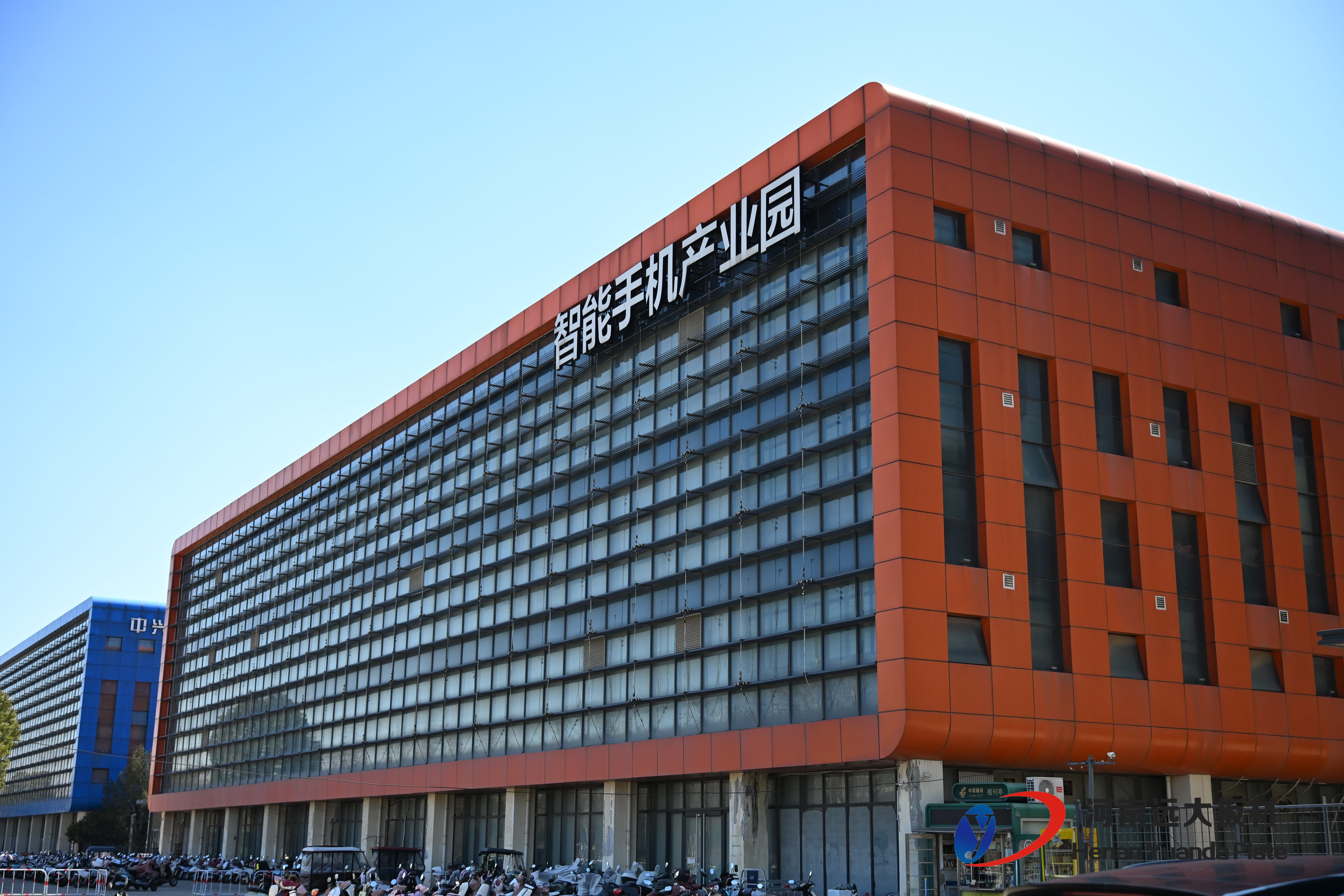 核心技術揭秘：為何我們的巖棉夾芯板十年不松馳？